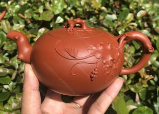 樹樁葡萄壺；朱泥380CC