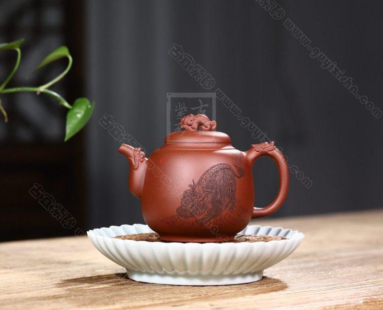 《靈龍納?！? style=